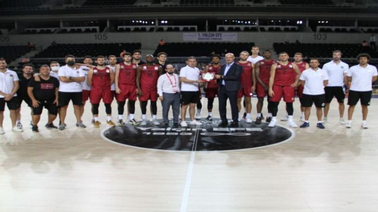 Gaziantep Basketbol sezonun ilk kupasını aldı