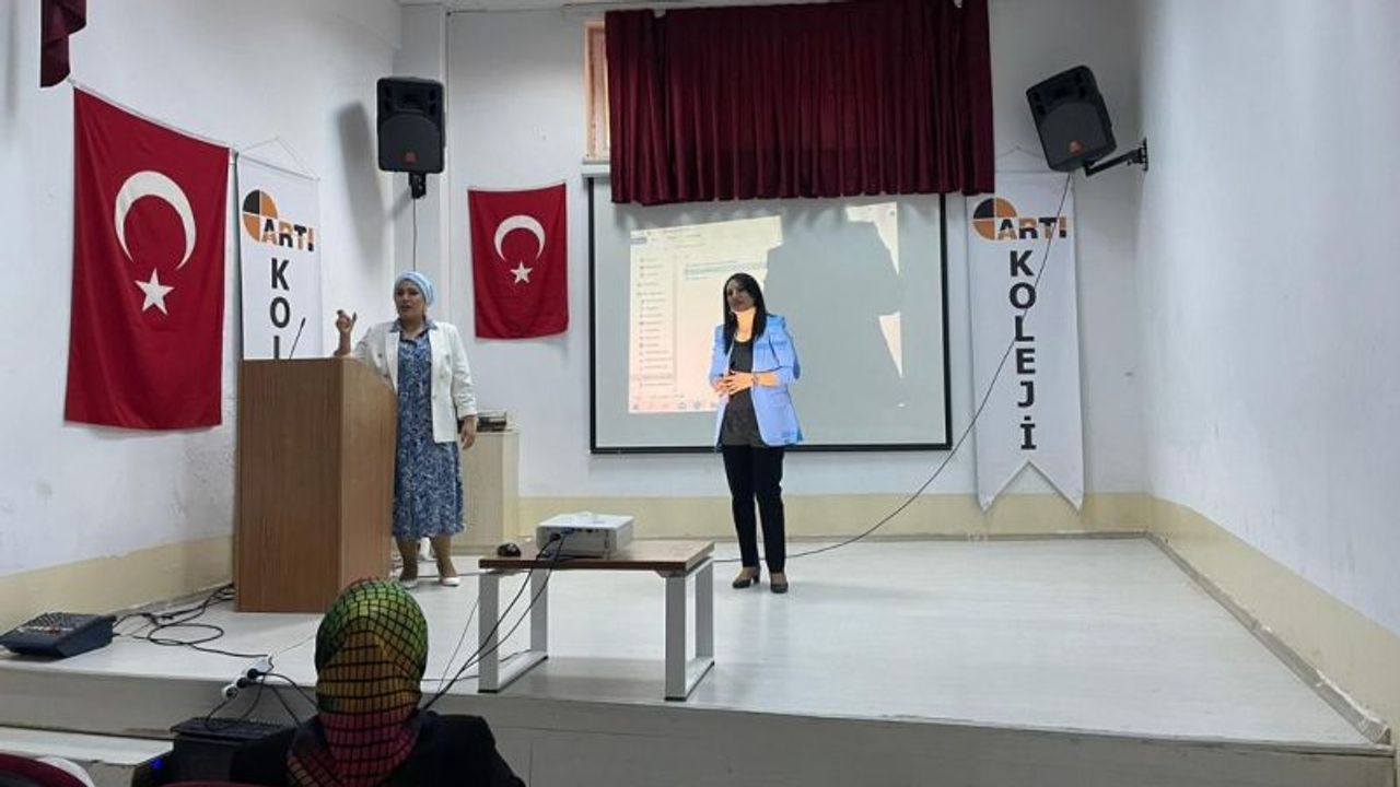 KİTAPLAR SESSİZ ÖĞRETMENLERDİR!