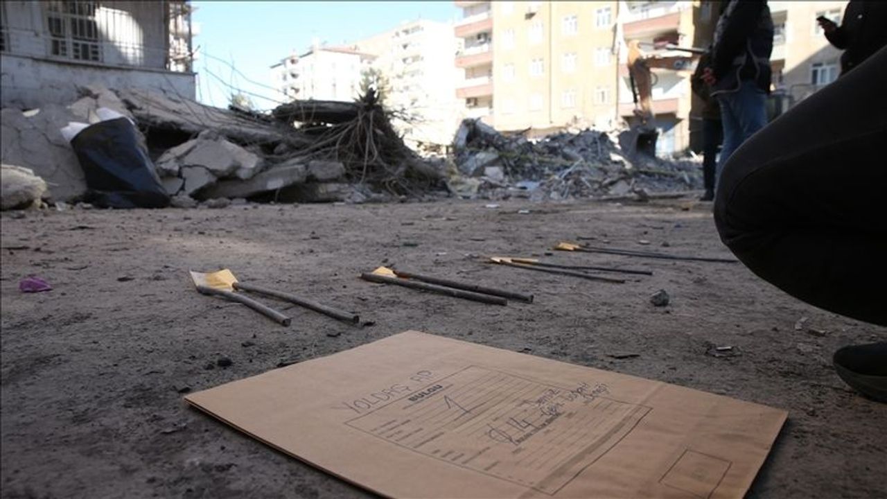 Depremde 60 kişiye mezar olan apartman ile ilgili korkunç iddia!