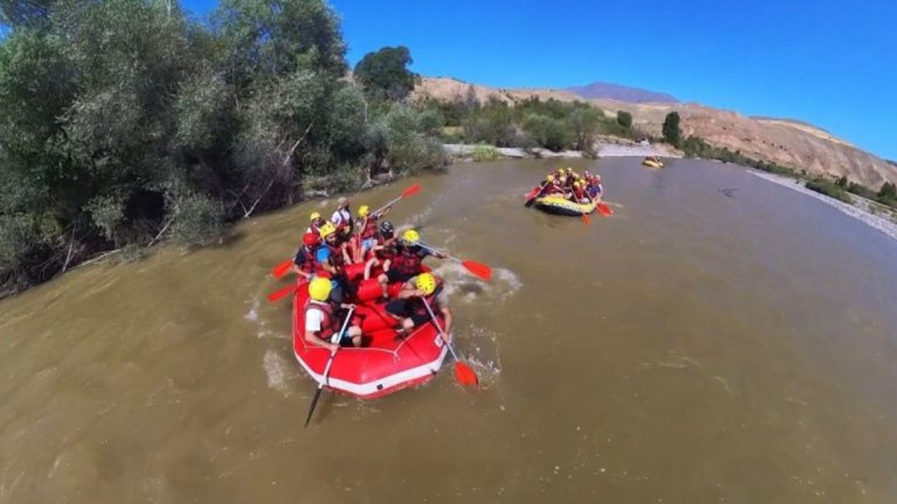 Kavurucu sıcaklarda rafting keyfi!