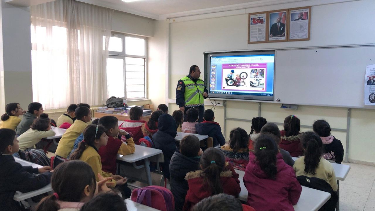 Gaziantep’te Jandarma’dan Öğrencilere Trafik Eğitimi