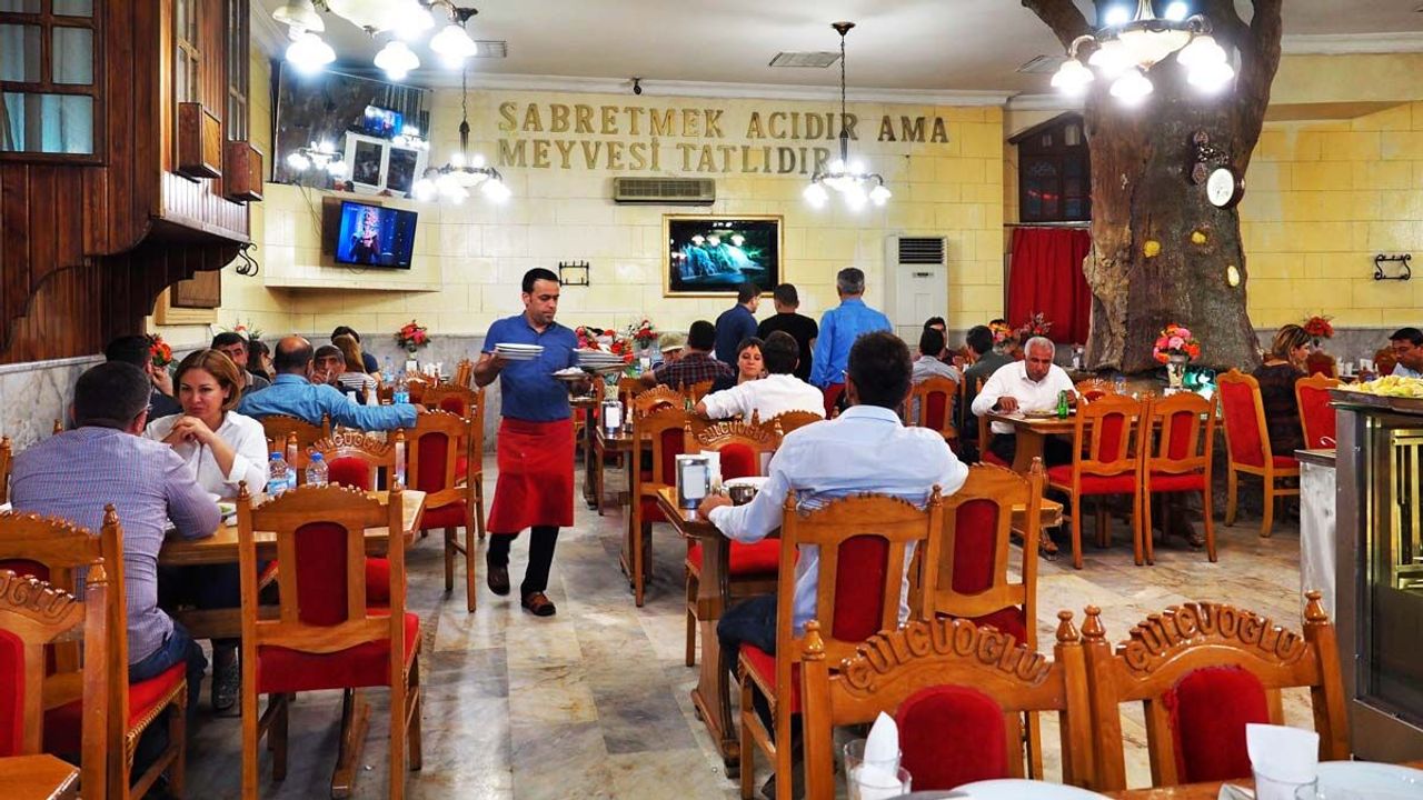 Zorunlu Bahşiş ve Kuver Ücreti Alınabilir mi? İşte Hukuki Boyutu!