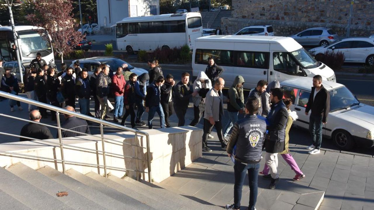 Öğretmen Olacaktı, Çete Lideri Oldu