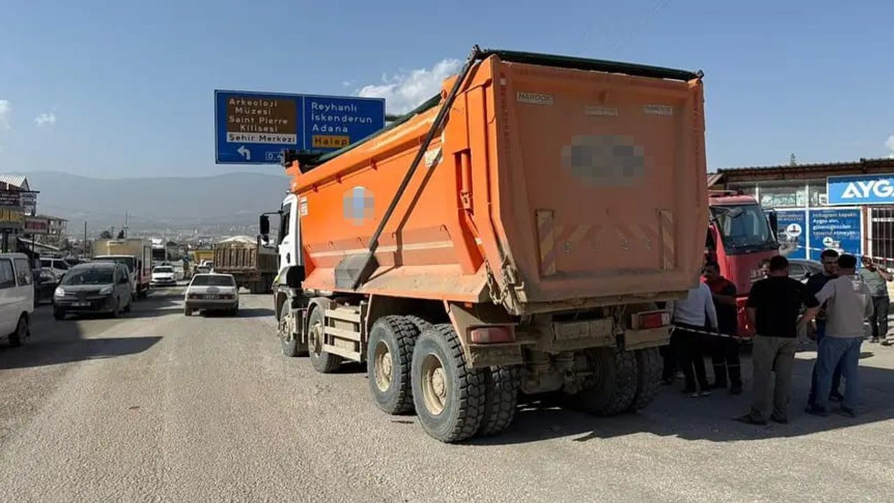 Yaşlı Adam Kamyon Altında Can Verdi
