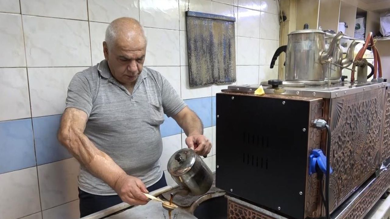Bakırcılar Çarşısı’nda 50 Yıldır Çay Kokusu