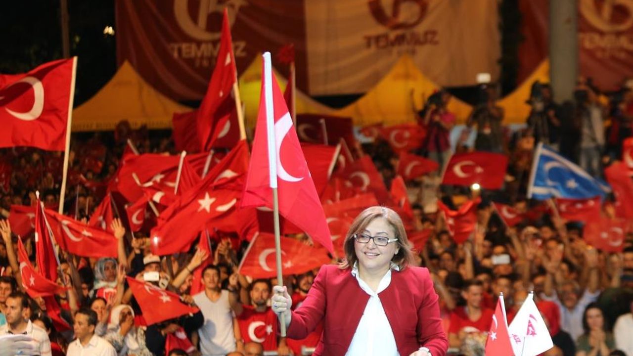 Başkan Şahin: Cumhuriyet, Bir Milletin Yeniden Doğuşudur