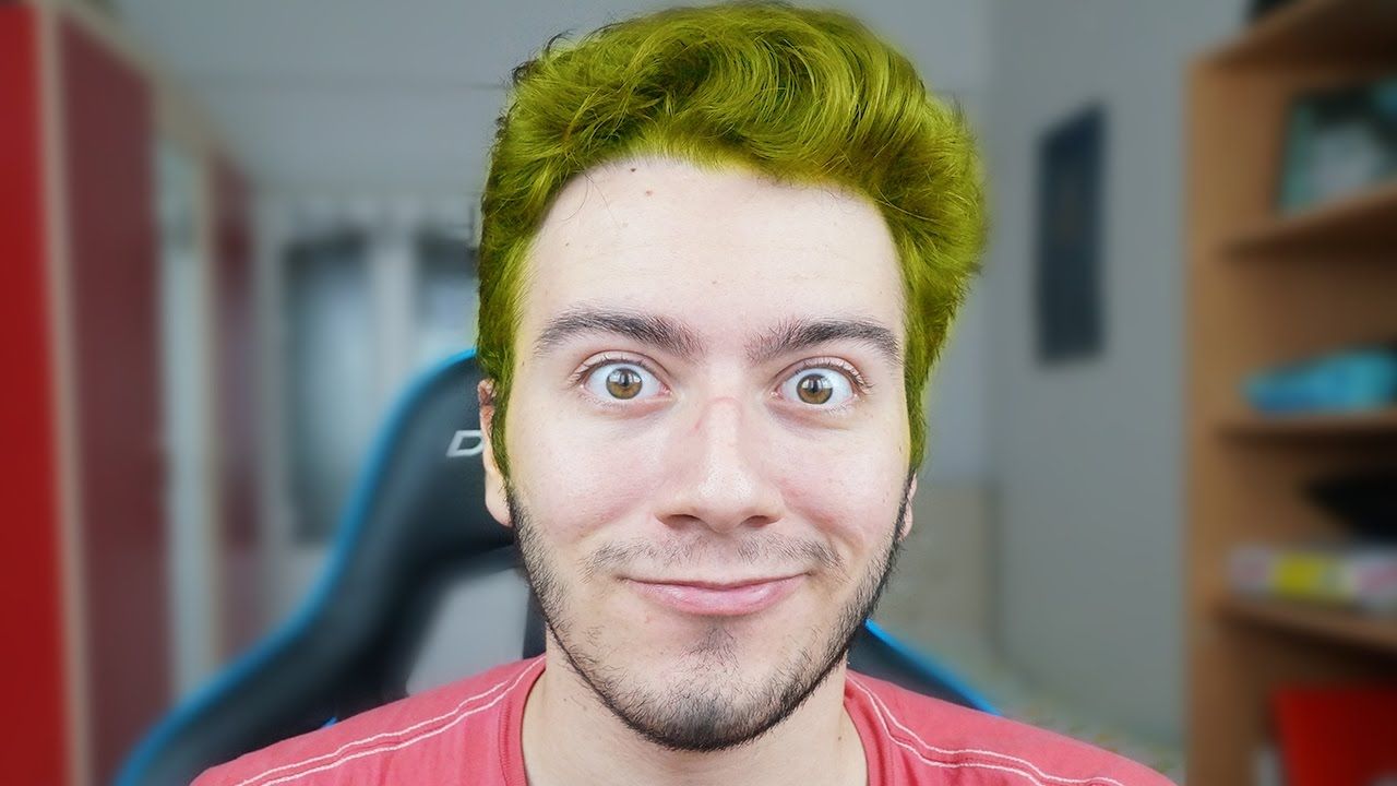 Enes Batur YouTube'a Geri mi Döndü?