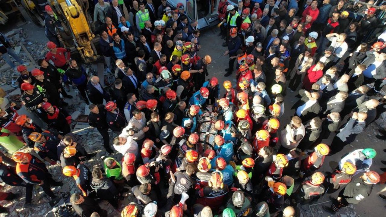 Gebze’de Enkaz Altından Mucize Kurtuluş