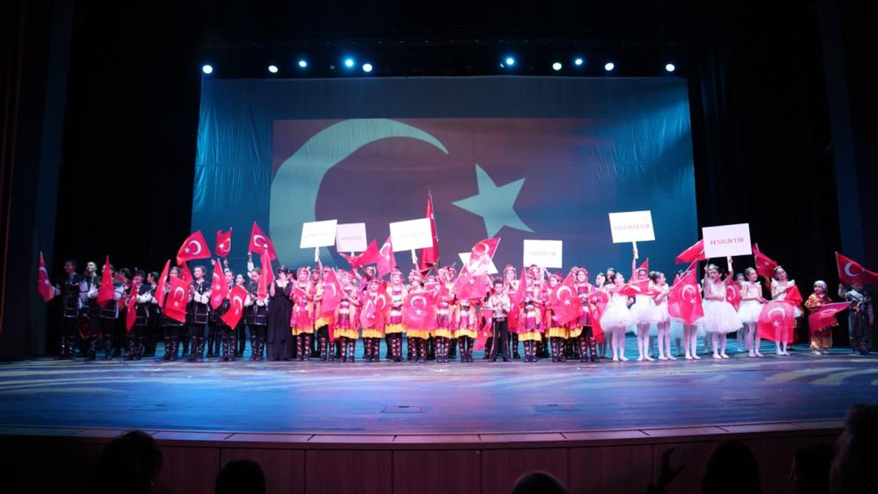 Şehitkamil’de Cumhuriyet Coşkusu Dansla Taçlandı