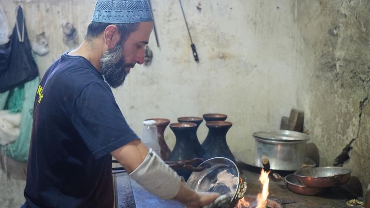 Bakırcılar Çarşısı'nda Sıcakla Mücadele