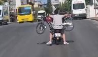 Motosiklet Üzerinde Motosiklet Taşıdılar