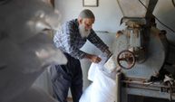 70 yıldır tuz öğütüyor, mesleğini yaşatıyor