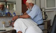 Makası 65 yıldır elinden bırakmadı
