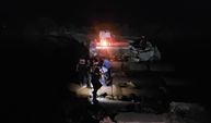 Su yükseldi, 4 arkadaş yıkık köprüde mahsur kaldı