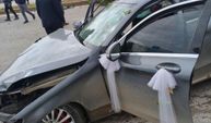 Nizip’te gelin arabası kaza yaptı