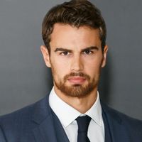 Theo James kimdir?