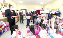Şahinbey’den minik öğrencilere bilge kaşifler ve boyama seti hediye