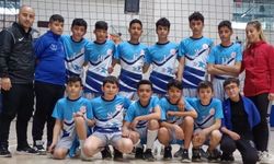 Küçük voleybolcuların 5 topla gelen şampiyonluğu