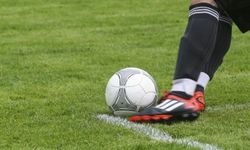 Küçük çocuğa yönelik cinsel suçtan sabıkalı olan futbolcunun transferi tartışma yarattı