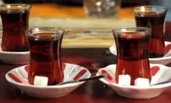 Bardaklardaki çay lekesini söküp atıyor! Çamaşır suyundan bile etkili çıktı