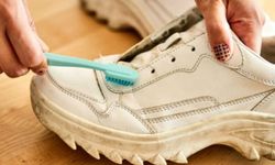 Spor ayakkabı temizlemenin en basit yöntemleri! Kirli görüntüden kurtulmak çok basitmiş