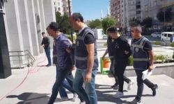 Sahte altınla kuyumcuyu dolandıran şahıslar polisten kaçamadı: 2 gözaltı