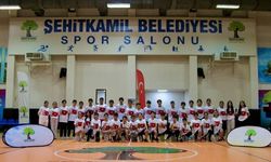 Badminton Kupası’nda usta raketler yarıştı