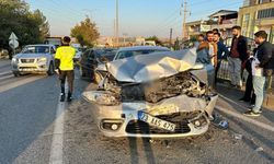  6 aracın karıştığı zincirleme kazada 3 kişi yaralandı