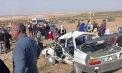  Şanlıurfa Gaziantep yolunda kaza! Minibüs ile otomobil çarpıştı