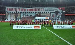 Beşiktaş tribünlerinden Cumhuriyet Koreografisi