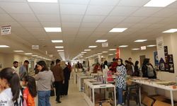 Nizip'te kitap fuarına ziyaretçi akını!