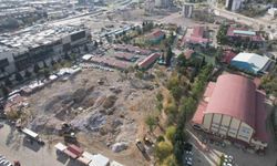 Depremde Yıkılan Mahalle Yerinde Dönüşüm Bekliyor