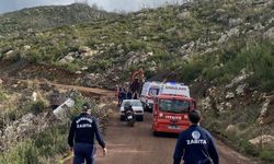  Kereste Yüklü Kamyon Devrildi