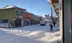 Karlıova’da Yoğun Kar, 40 Köy Yolunu Ulaşıma Kapattı