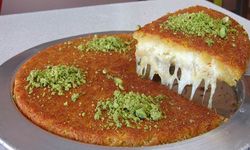 Yılbaşının Vazgeçilmezi İçi Dolu Dolu, Tadı Bir Harika! Evde Peynirli Kadayıf Tarifi!