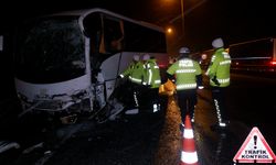 Polis Servis Aracı İle Otobüs Çarpıştı: 10'u Polis 11 Yaralı