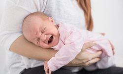 Ağlamaların Arkasındaki Gizem: Kolik Bebek Belirtileri ve Doğal Çözümler!