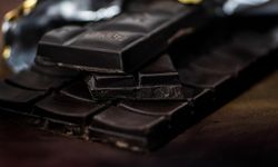 Bitter Çikolata ve Kahve: Gençliğin Küçük Sırrı