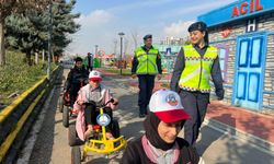 Gaziantep'te  Jandarma'dan Öğrencilere Temel Trafik Eğitimi