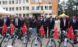 Büyükşehir Öğretmenlere Bisiklet Dağıttı