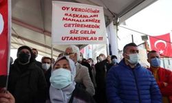 Hak sahipleri evlerinin zamanında teslim edilmediği gerekçesiyle eylem yaptı