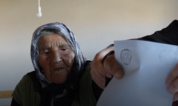 Türkiye’nin En Yaşlı Seçmeni Oyunu Kullandı! Bakın Kaç Yaşında…
