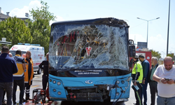 Halk Otobüsü Kırmızı Işıkta Bekleyen Araçları Biçti! Çok Sayıda Yaralı Var…