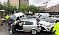 Zincirleme trafik kazası: Çok sayıda araç birbirine girdi