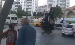 Gaziantep'te İş Makinesi Kazaya Sebep Oldu, 2 Yaralı