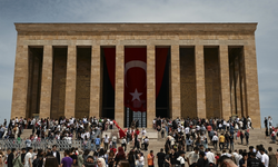 Anıtkabir'e ziyaretçi yağdı