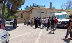 Gaziantep'te minibüsün çarptığı motosikletteki çocuk ve yaya öldü