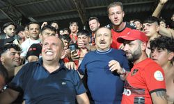 Başkan Yılmaz ve yönetici Kalkan'dan taraftara teşekkür