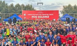 Genç sporcular ödüllerini aldı