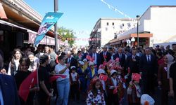 Bakan Tekin, Gaziantep'te BİZ projesi kortej yürüyüşüne katıldı